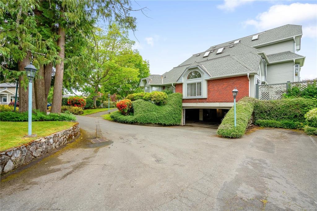 101-10431 Resthaven Drive, Sidney, BC, V8L 3H6 - 13