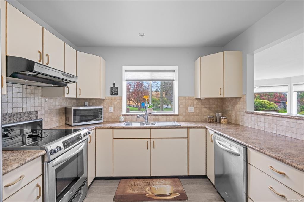 101-10431 Resthaven Drive, Sidney, BC, V8L 3H6 - 16