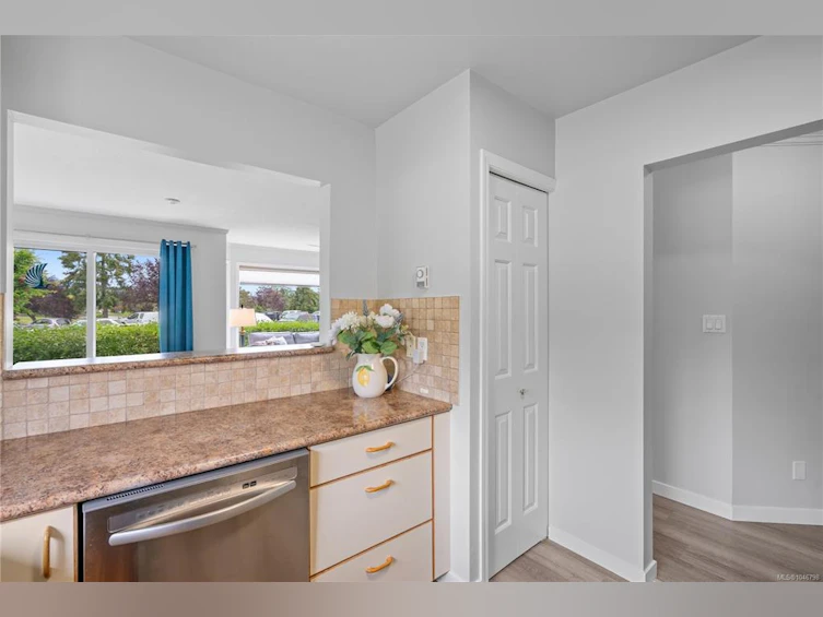101-10431 Resthaven Drive, Sidney, BC, V8L 3H6 - 17