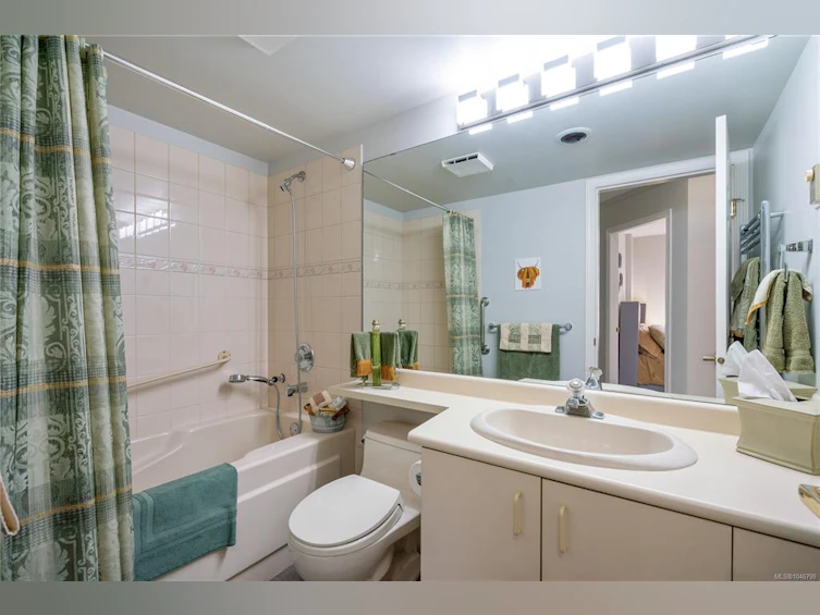 101-10431 Resthaven Drive, Sidney, BC, V8L 3H6 - 34