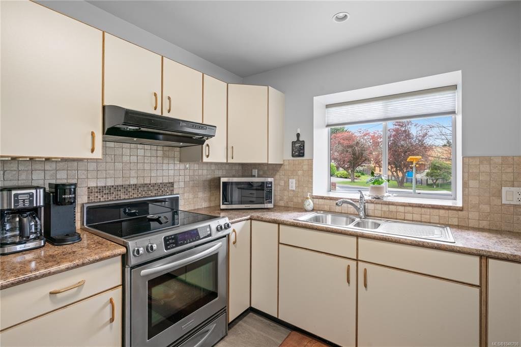 101-10431 Resthaven Drive, Sidney, BC, V8L 3H6 - 42