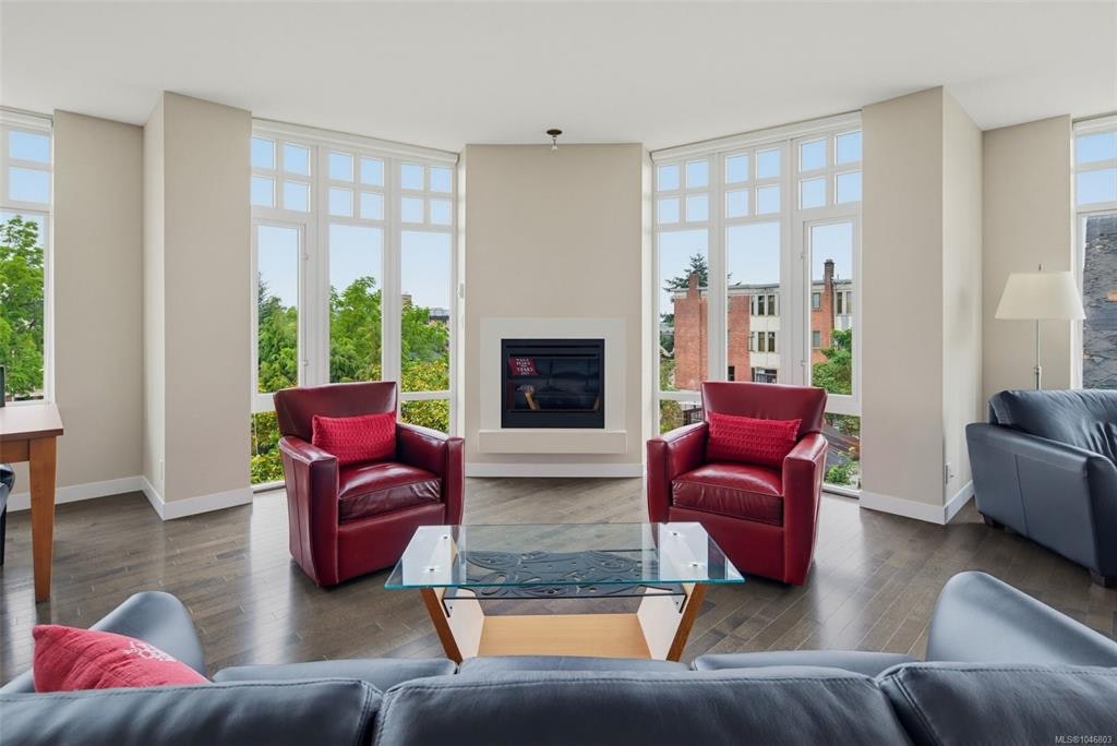 402-999 Burdett Avenue, Victoria, BC, V8V 3G7