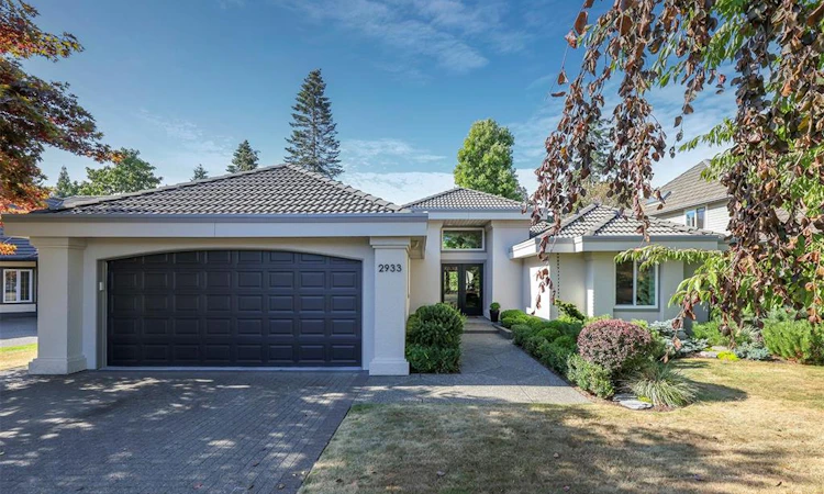 2933 Royal Vista Way
