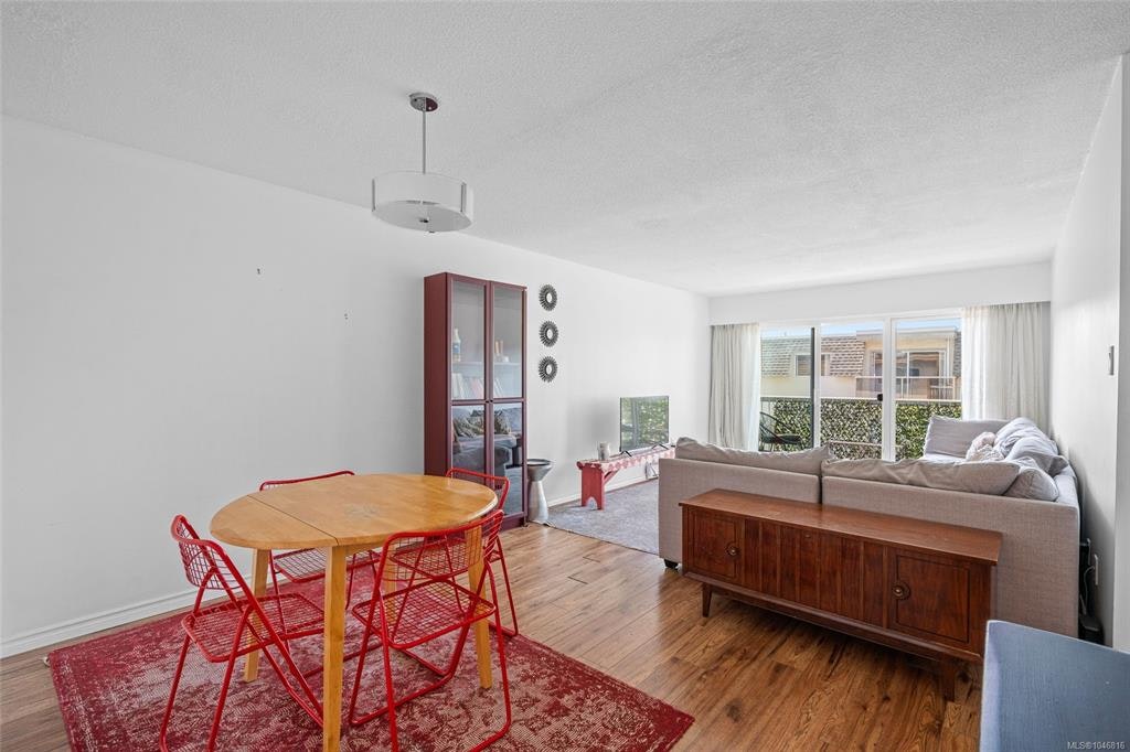 203-1116 Queens Avenue - 3