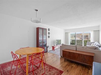 203-1116 Queens Avenue - 3