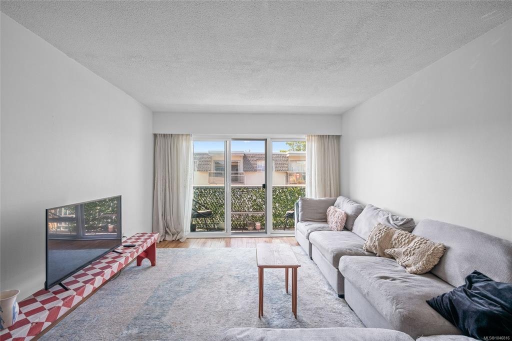 203-1116 Queens Avenue - 5