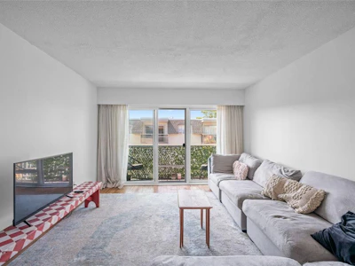 203-1116 Queens Avenue - 5