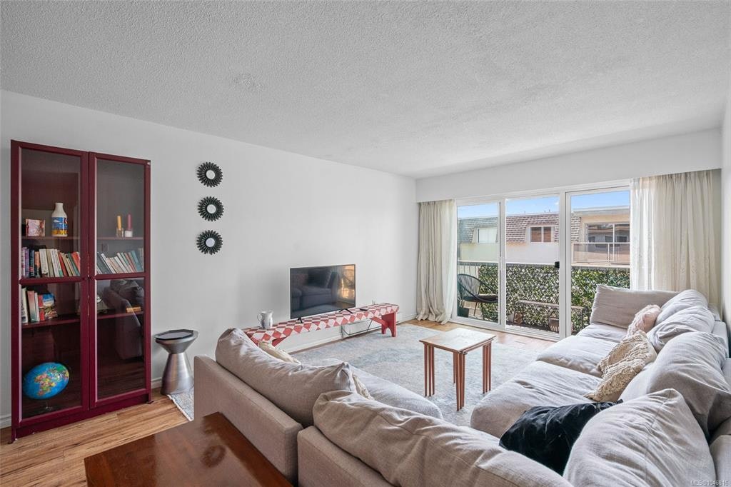203-1116 Queens Avenue - 2