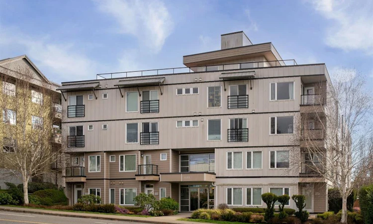 204-1405 Esquimalt Road