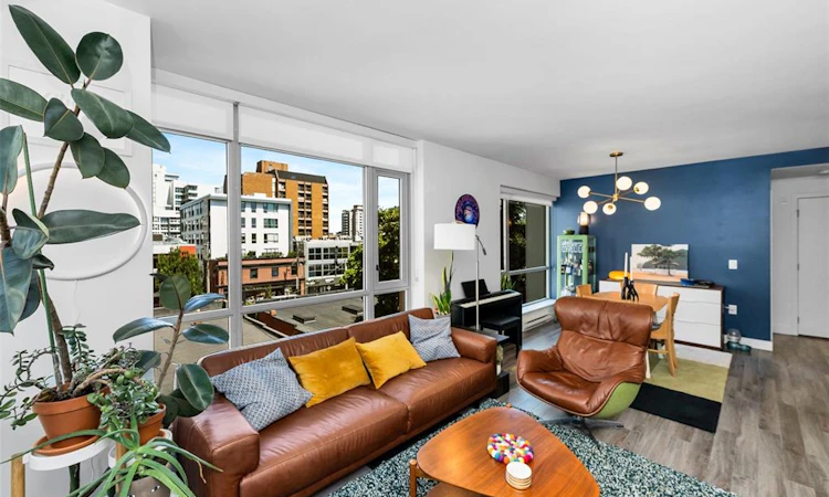 402-838 Broughton Street