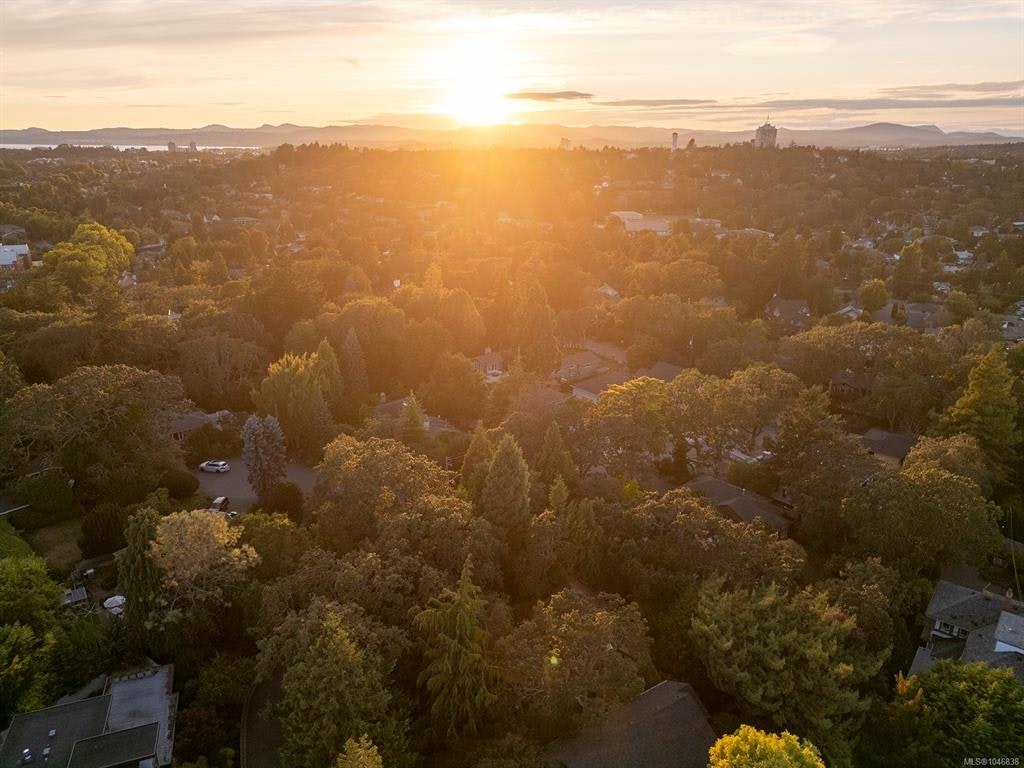 2018 Romney Road, Victoria, BC, V8S 4J7 - 44