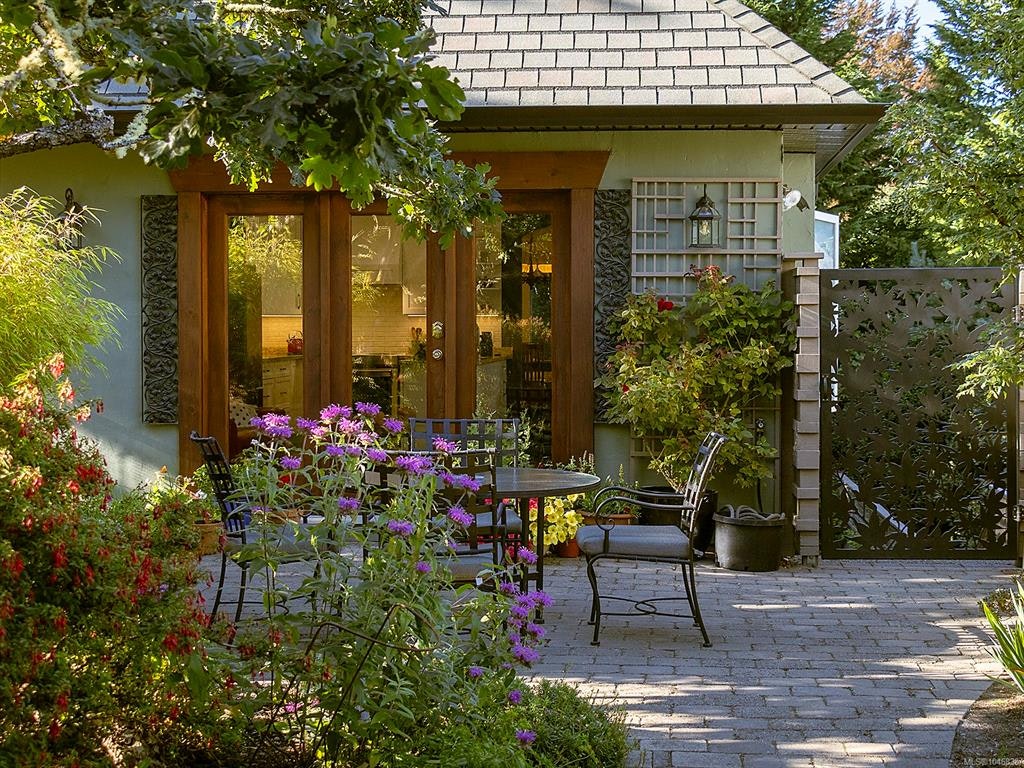 2018 Romney Road, Victoria, BC, V8S 4J7 - 31