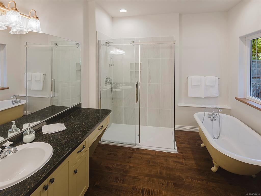 2018 Romney Road, Victoria, BC, V8S 4J7 - 23