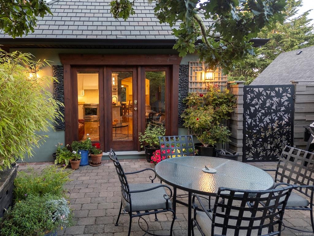 2018 Romney Road, Victoria, BC, V8S 4J7 - 32