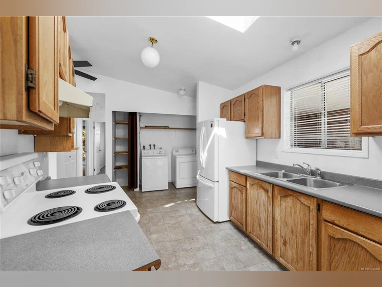 2454 E 5th Street, Courtenay, BC, V9N 8J2 - 18