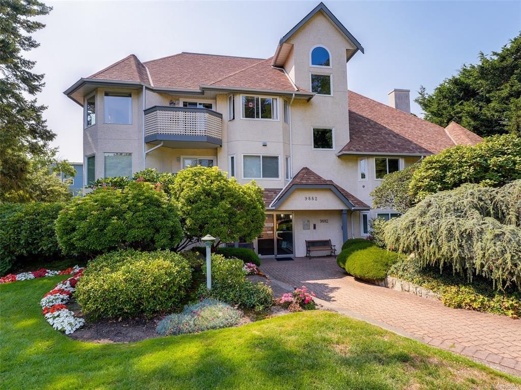 208-9882 Fifth Street, Sidney, BC, V8L 2X3