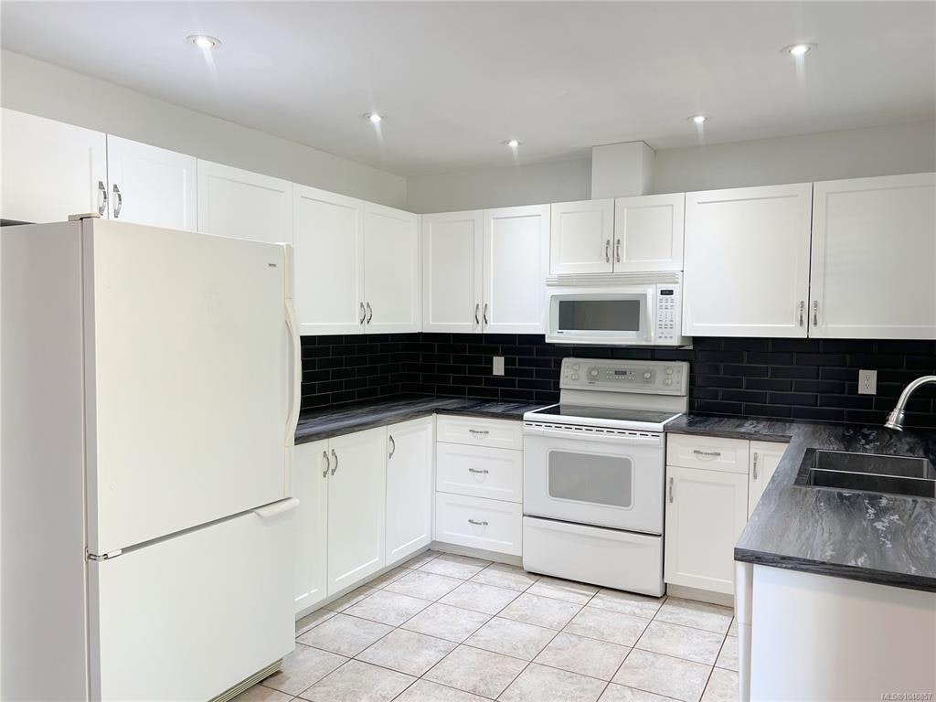 492 Cedar Crescent - 3