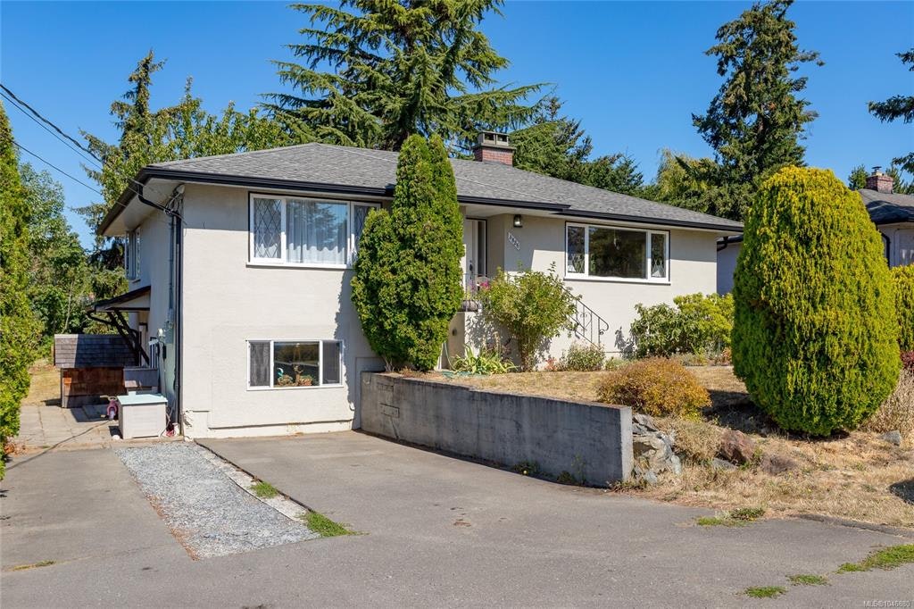 3856 Diamond Street, Saanich, BC, V8Z 3X4