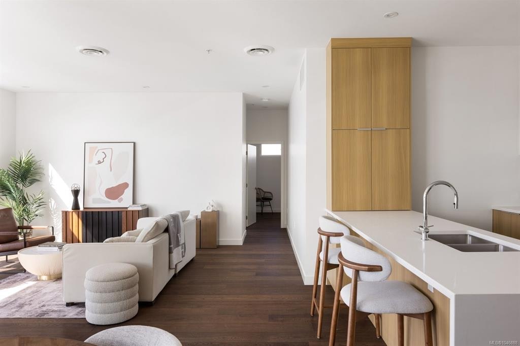 206-9570 Fifth Street - 3