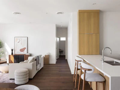 206-9570 Fifth Street - 3