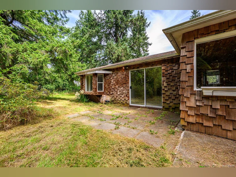 8808 N Island Highway, Black Creek, BC, V9J 1K5 - 18