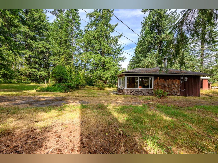 8808 N Island Highway, Black Creek, BC, V9J 1K5 - 13