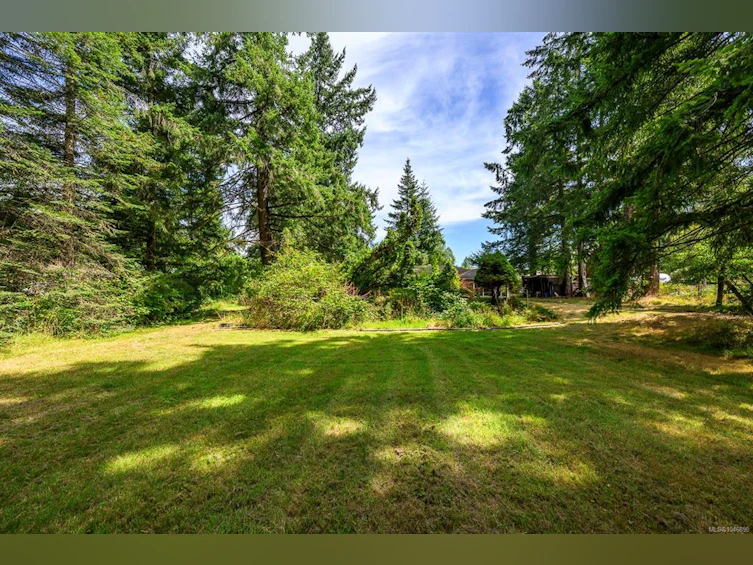 8808 N Island Highway, Black Creek, BC, V9J 1K5 - 11