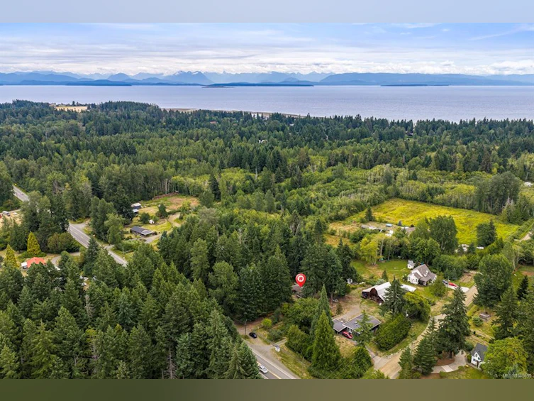 8808 N Island Highway, Black Creek, BC, V9J 1K5 - 37