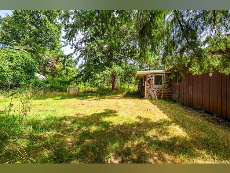 8808 N Island Highway, Black Creek, BC, V9J 1K5 - 16