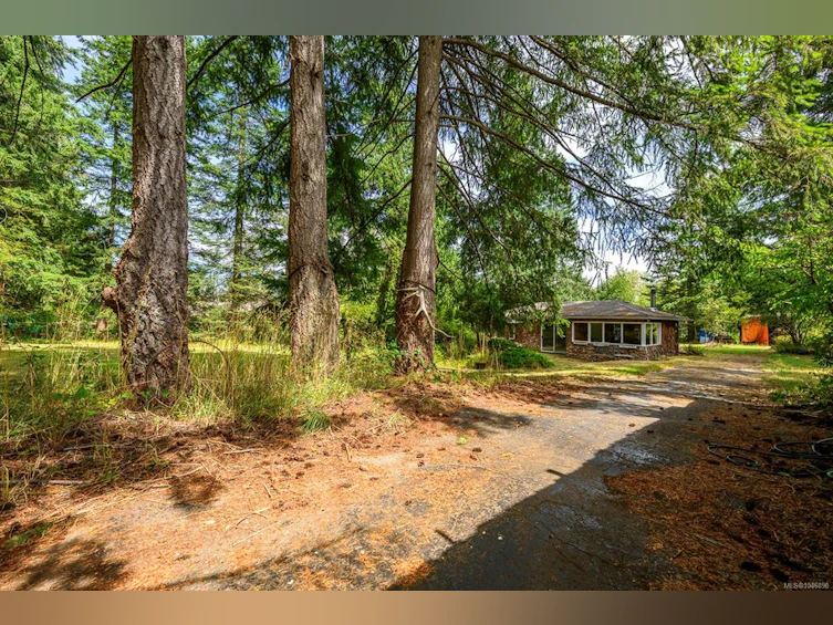 8808 N Island Highway, Black Creek, BC, V9J 1K5 - 5