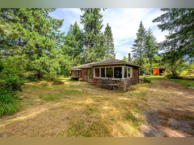 8808 N Island Highway, Black Creek, BC, V9J 1K5 - 12
