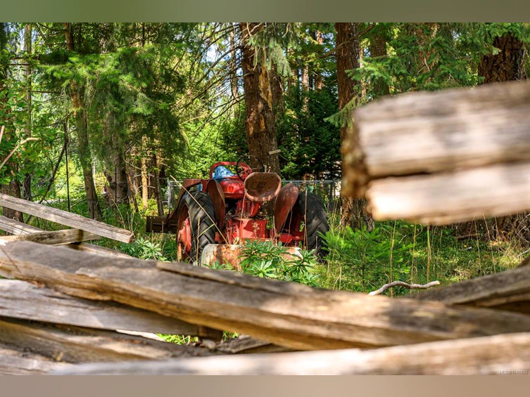8808 N Island Highway, Black Creek, BC, V9J 1K5 - 32