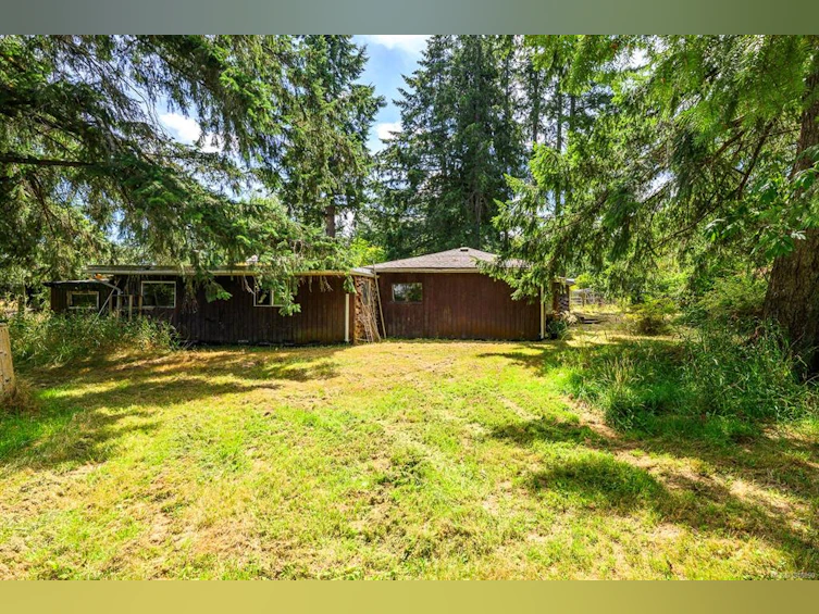 8808 N Island Highway, Black Creek, BC, V9J 1K5 - 17
