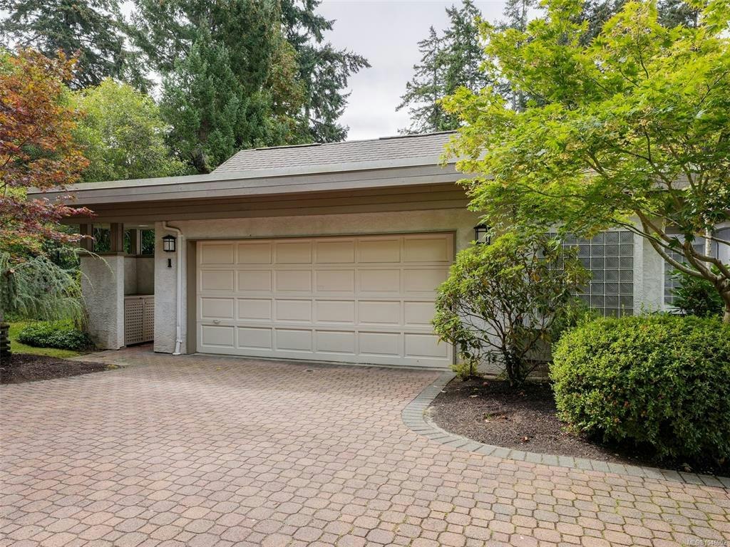 1-928 Bearwood Lane, Saanich, BC, V8P 5A5