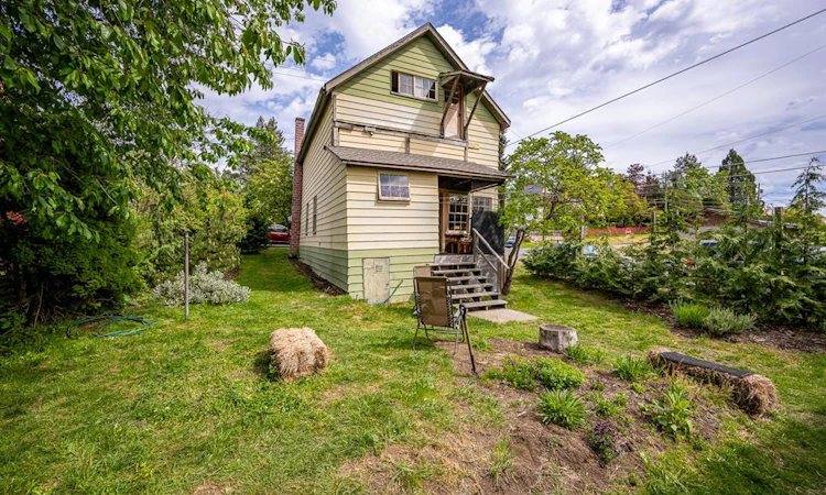 2637 Dunsmuir Avenue