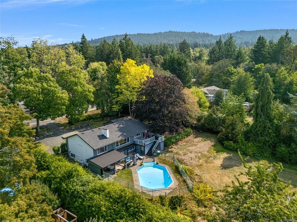 9168 West Saanich Road, North Saanich, BC, V8L 5T4