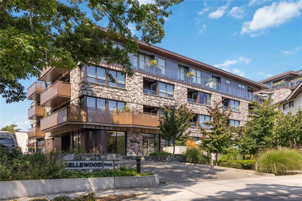 303-1018 Pentrelew Place, Victoria, BC, V8V 4J6