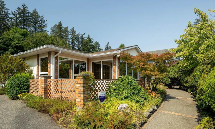 7436 East Saanich Road