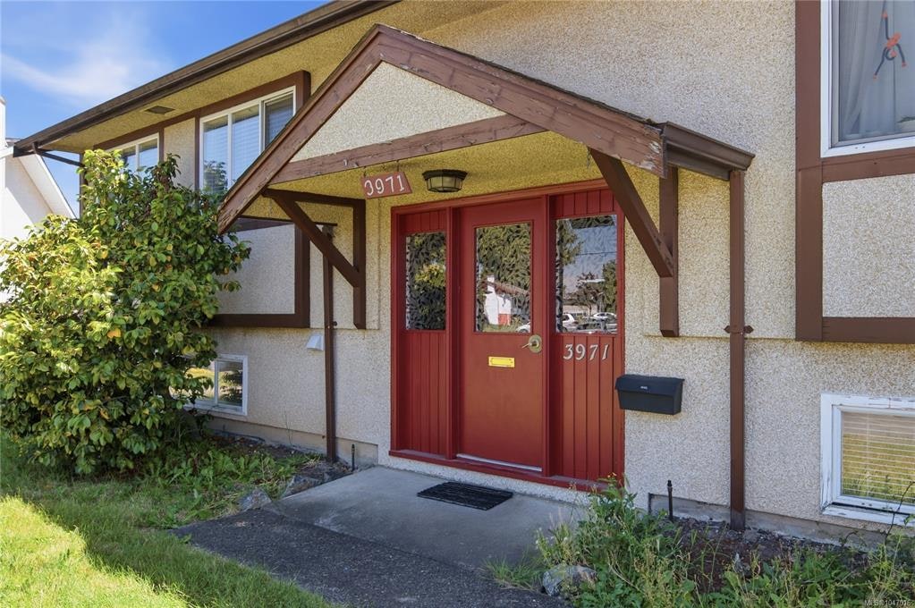3971 Cedarwood Street, Saanich, BC, V8N 3N3
