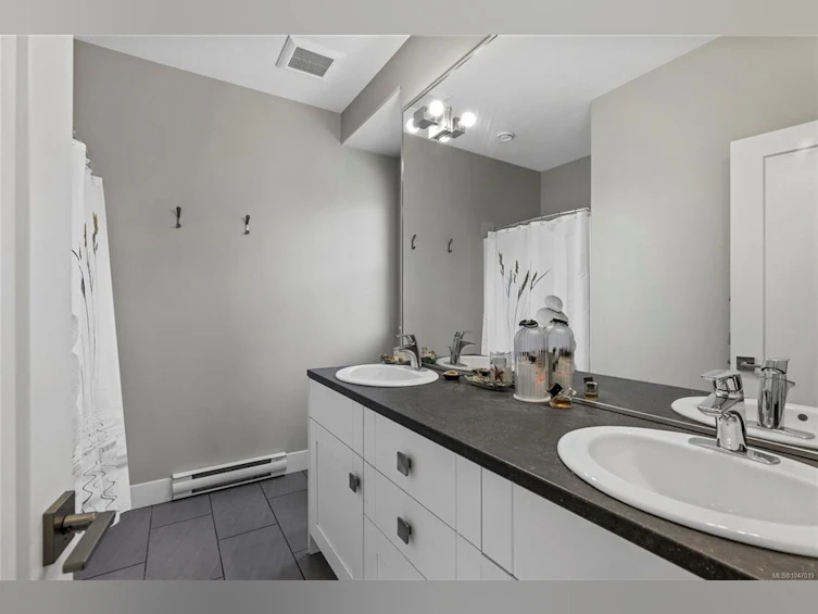 513 Martina Way, Nanaimo, BC, V9T 0E2 - 8
