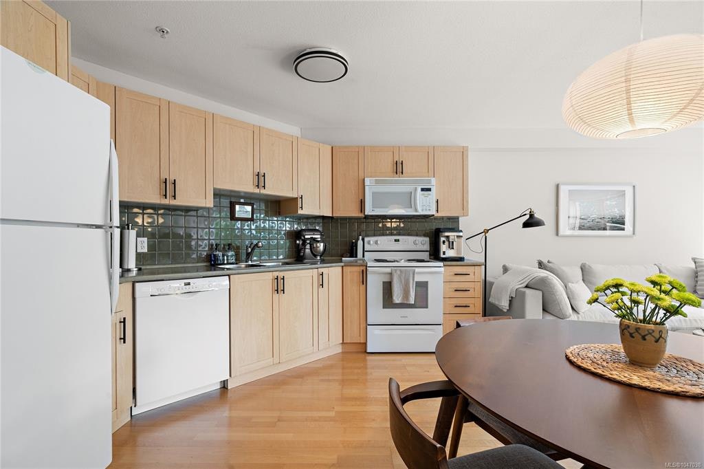 207-1155 Yates Street, Victoria, BC, V8V 3N1 - 13