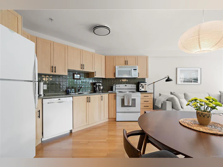 207-1155 Yates Street, Victoria, BC, V8V 3N1 - 13