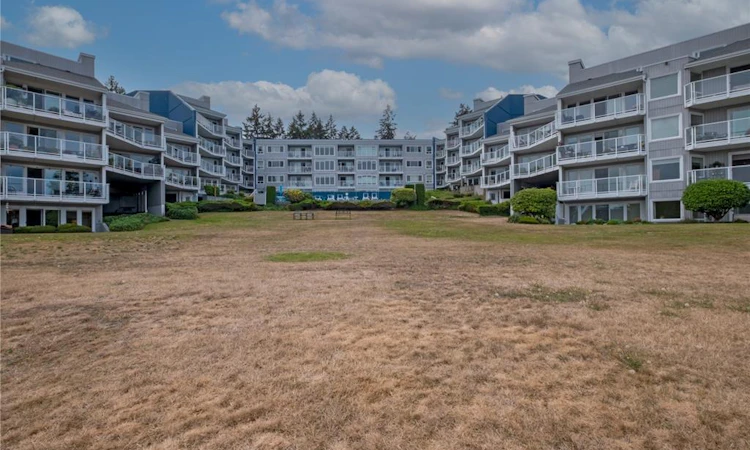 325-2562 Departure Bay Road