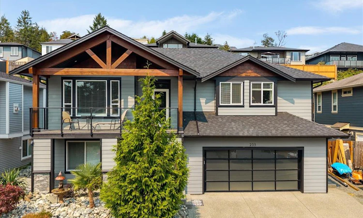 235 Golden Oaks Crescent