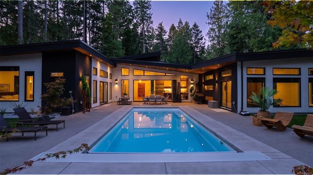 867 Bradley Dyne Road, North Saanich, BC, V8L 5H1