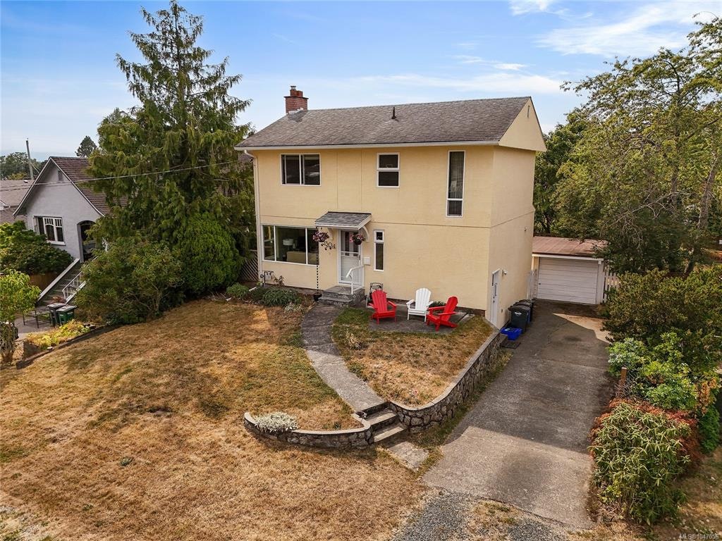 3304 Aldridge Street, Saanich, BC, V8P 4L8