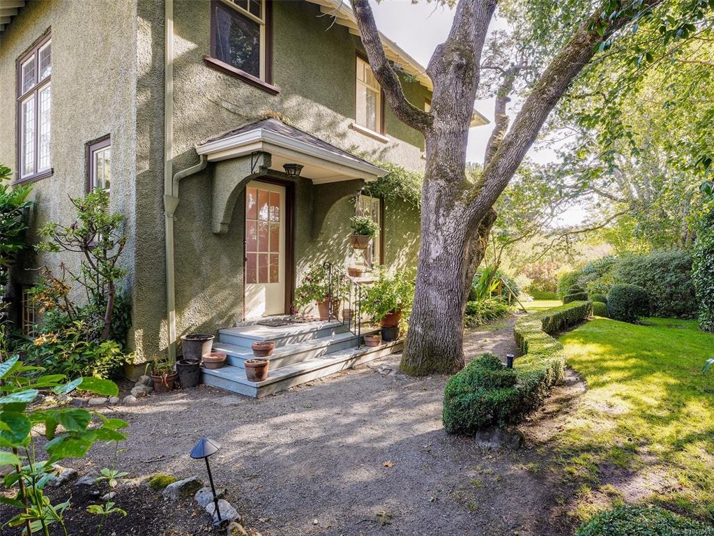535 Island Road, Oak Bay, BC, V8S 2T7