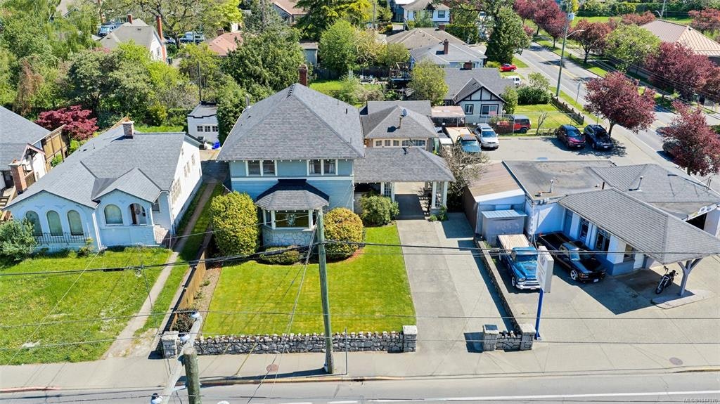 3107 Quadra Street, Victoria, BC, V8X 1E9