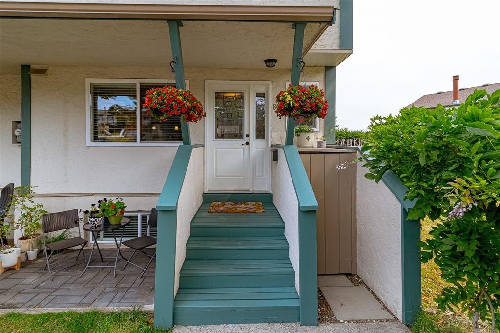 807-640 Broadway Street, Saanich, BC, V8Z 2G4