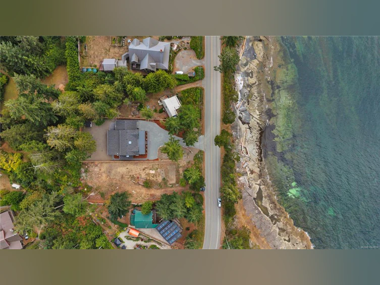 729 Berry Point Road, Gabriola Island, BC, V0R 1X1 - 2